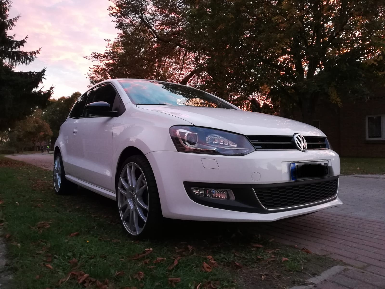 VW - Polo - Weiß - BROCK - B39 - Grau - 18 Zoll •