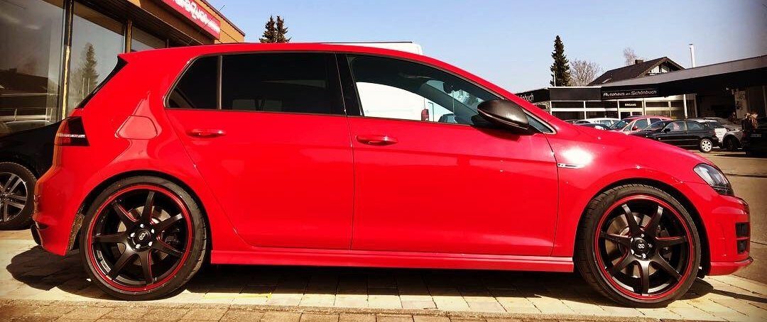 VW – Golf 7 – ENKEI – Izumo – Schwarz-Rot – 19 Zoll