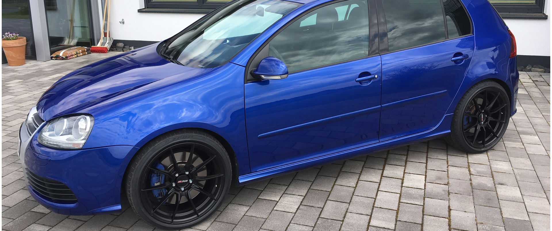 VW – Golf 5 – Blau – MOTEC – Ultralight – Schwarz – 19 Zoll