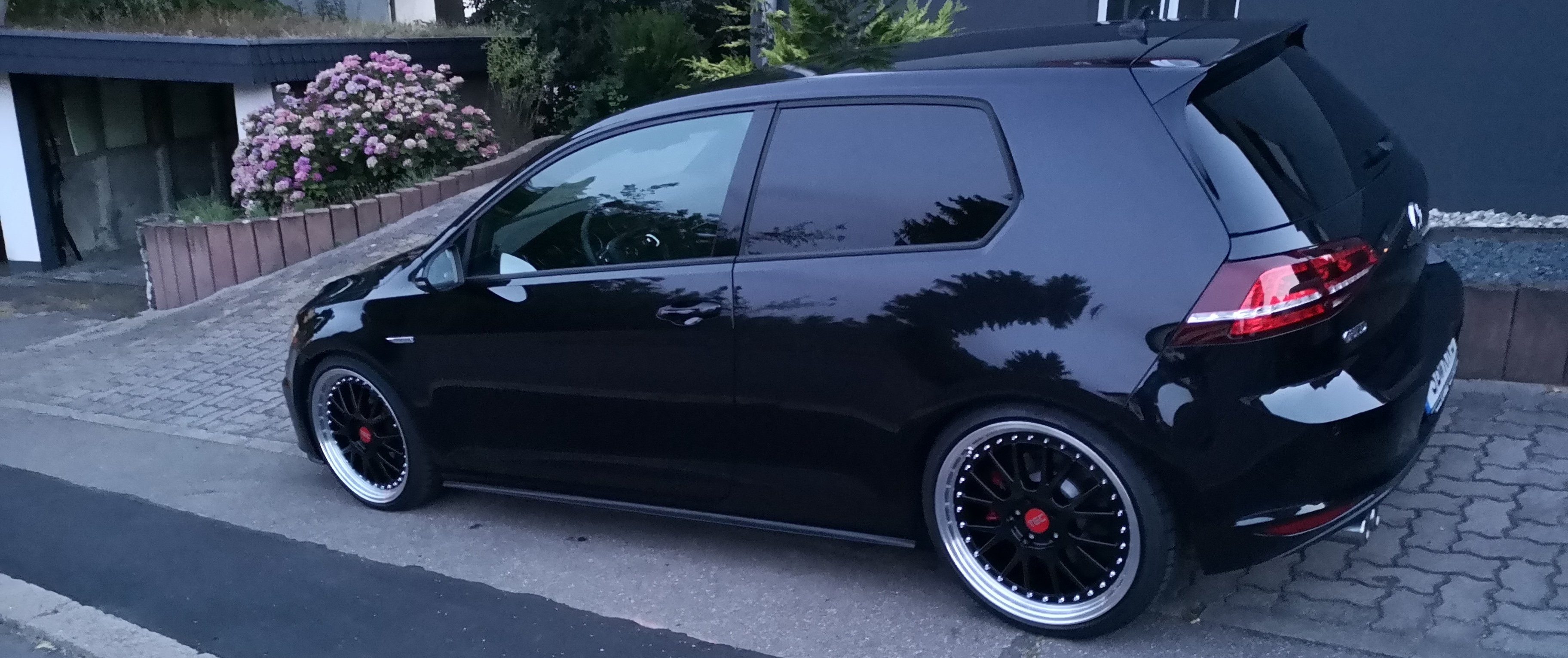 VW – Golf 7 – Schwarz – ASA TEC SPEEDWHEELS – GT Evo – Schwarz – 19 Zoll