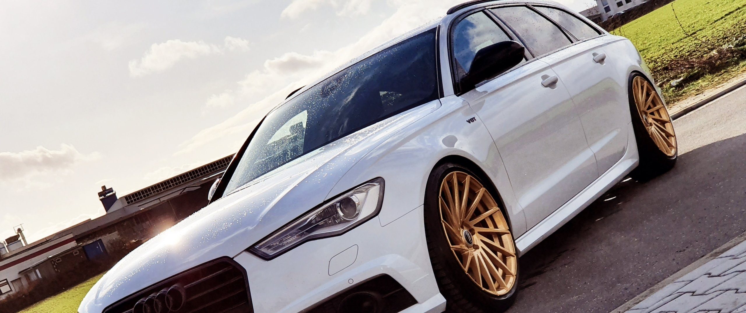 Audi – A6 – Weiß – ULTRA WHEELS – UA9 – Storm – Gold – 20 Zoll