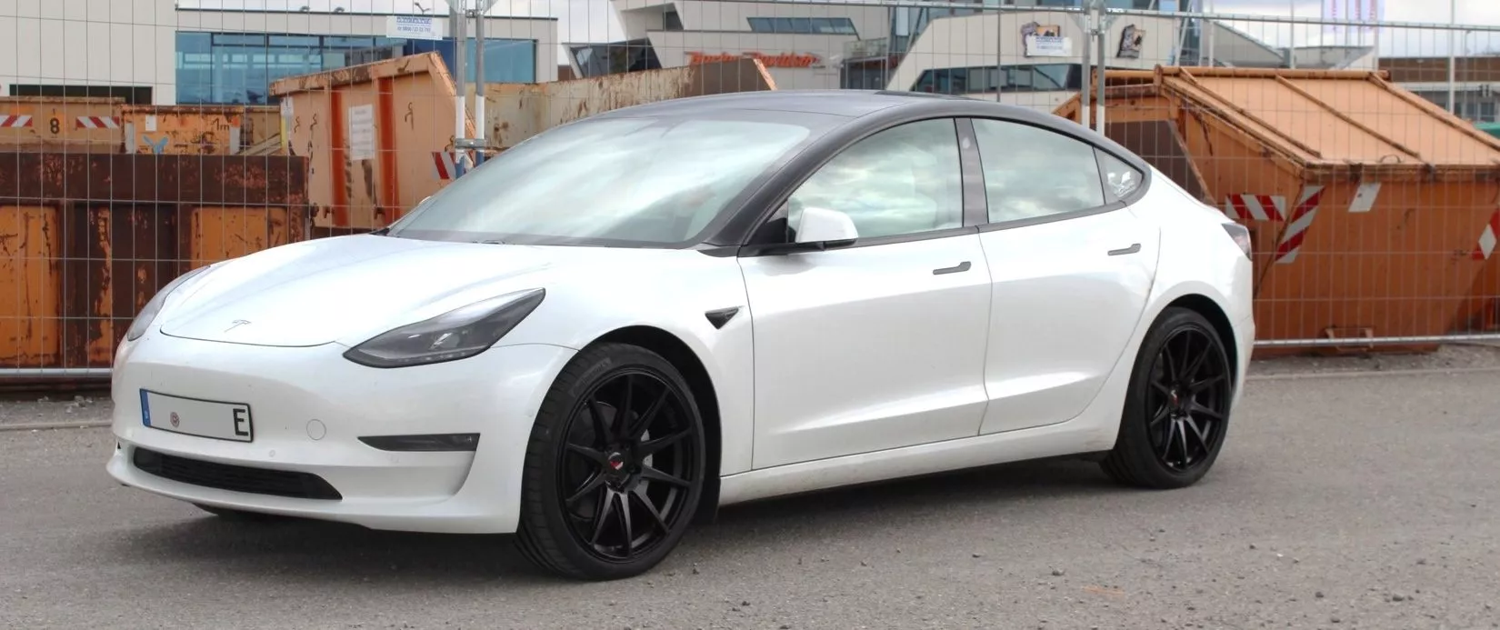Tesla – Model 3 – Weiß – JAPAN RACING – JR11 – Schwarz – 20 Zoll