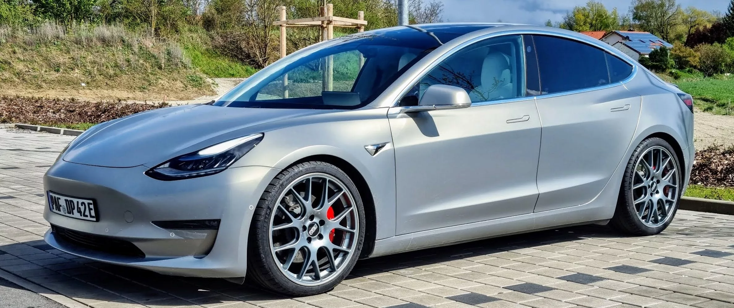 Tesla – Model 3 – Weiß – BBS – CH-R – Titanium – 20 Zoll