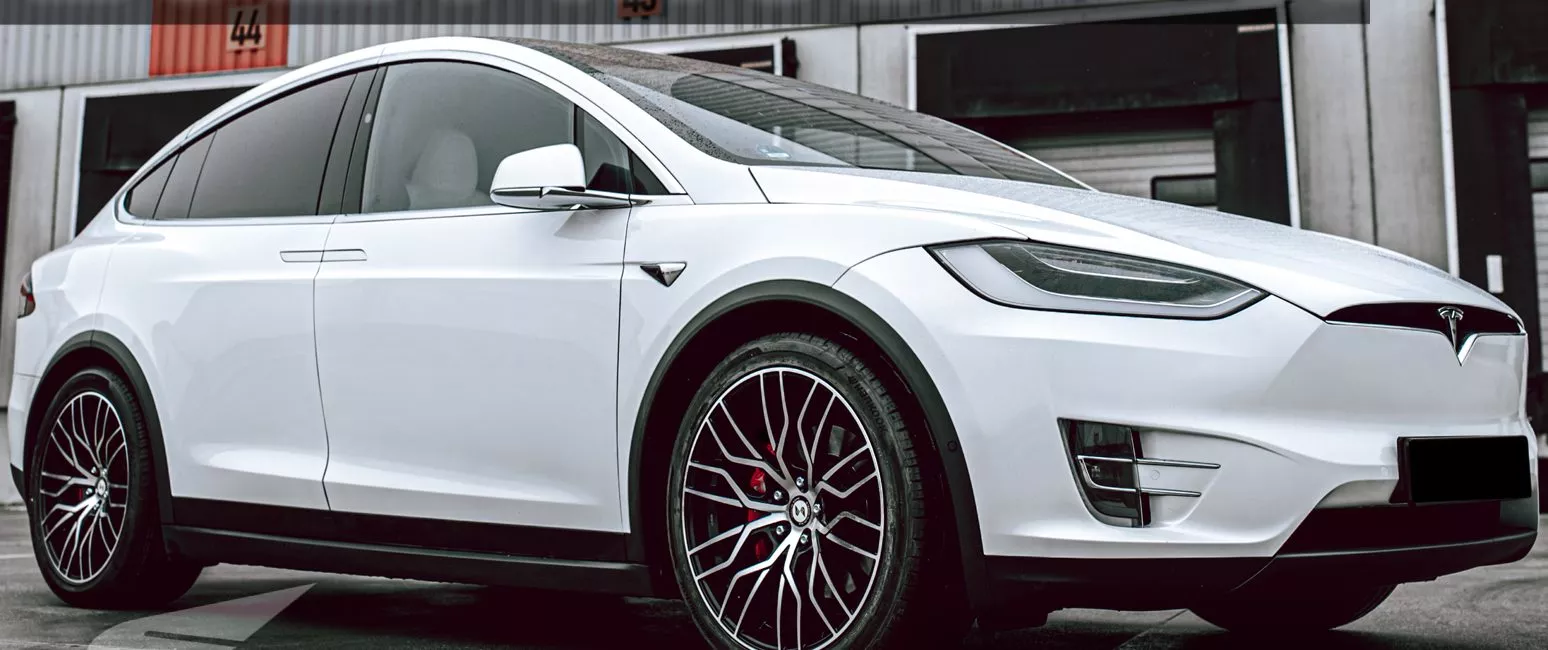 Tesla – Model X – Weiß – ETA BETA – Medusa-K – Silber-Schwarz – 21 Zoll