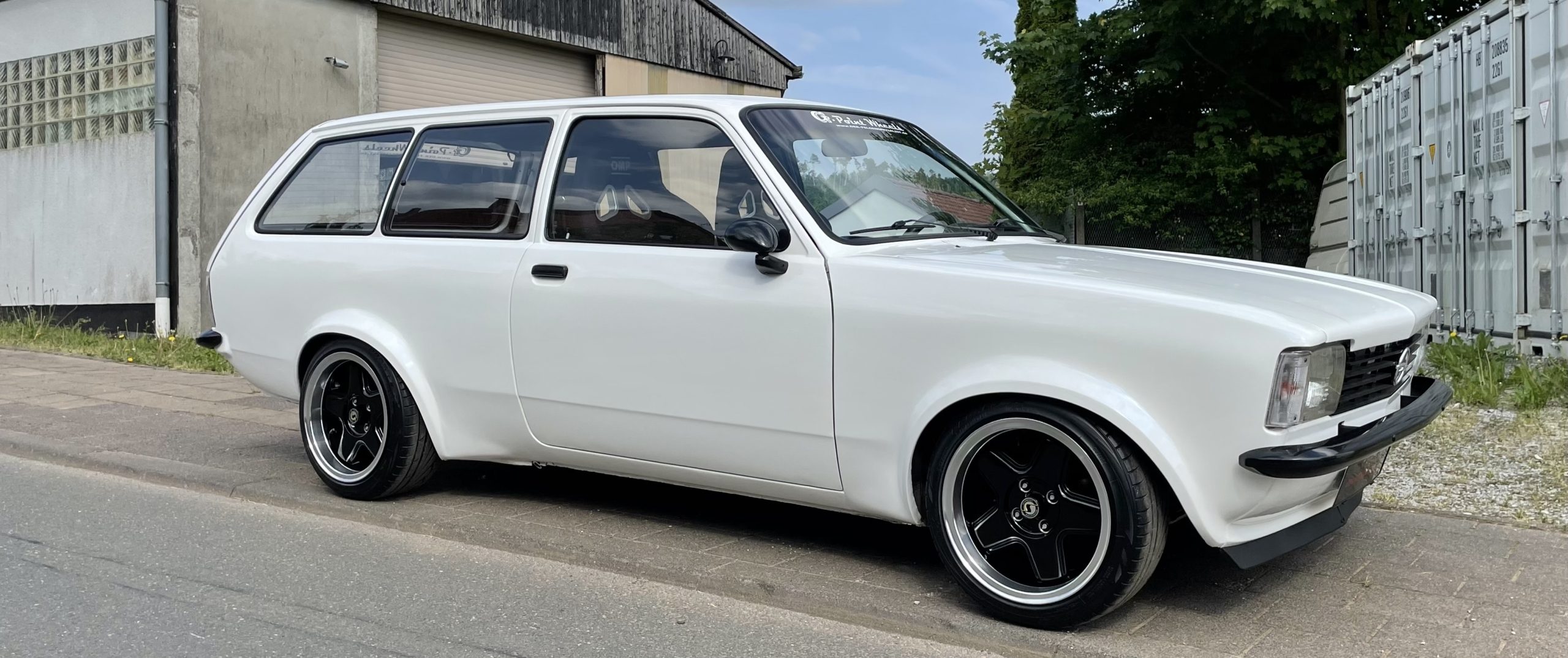 Opel – Kadett – Weiß – SCHMIDT – Retro-ML – Silber-Schwarz – 15 Zoll